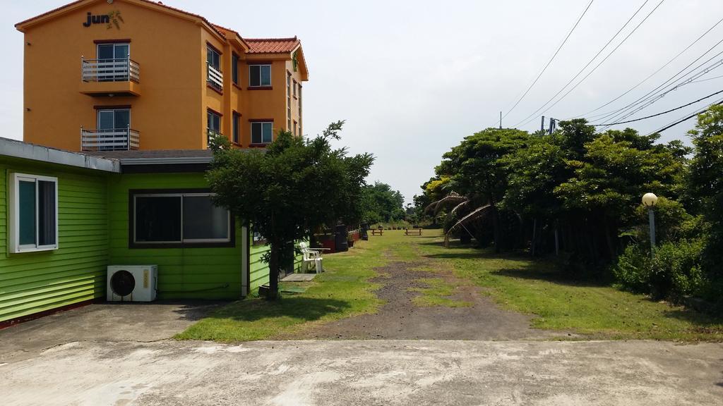 Jun House Hostel Чеджу Екстериор снимка