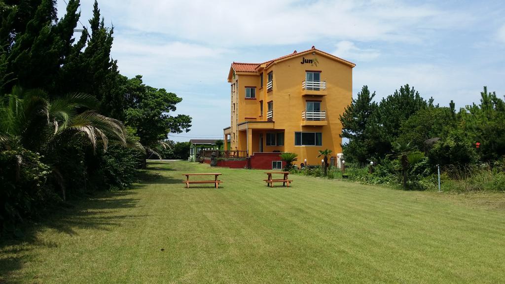 Jun House Hostel Чеджу Екстериор снимка