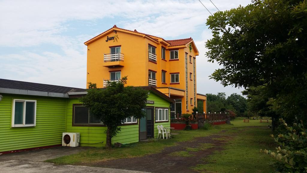 Jun House Hostel Чеджу Екстериор снимка