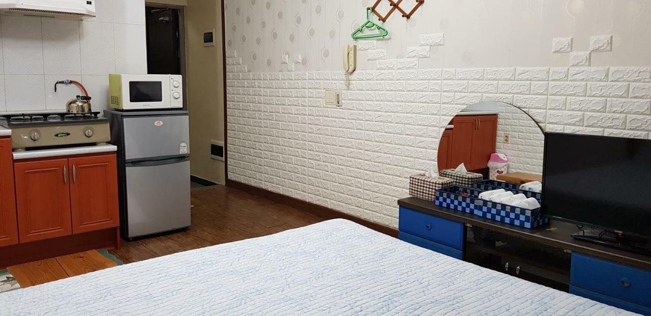 Jun House Hostel Чеджу Екстериор снимка